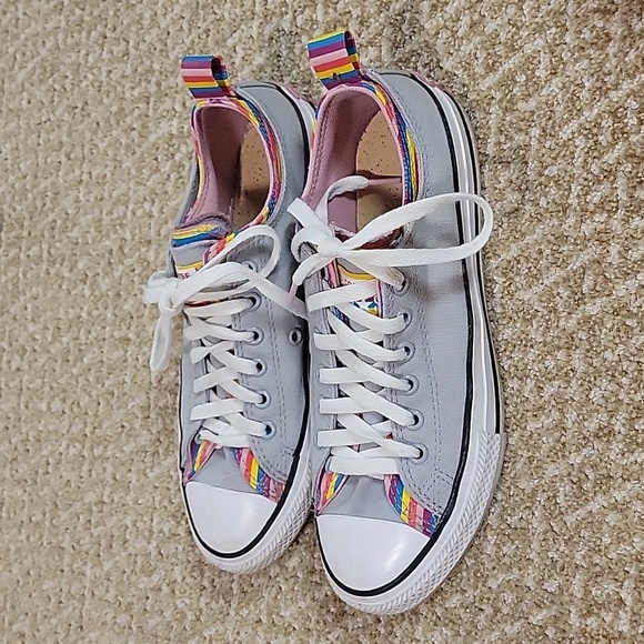 Converse.  Youth size 5. Gray with rainbow. - Picture 2 of 5